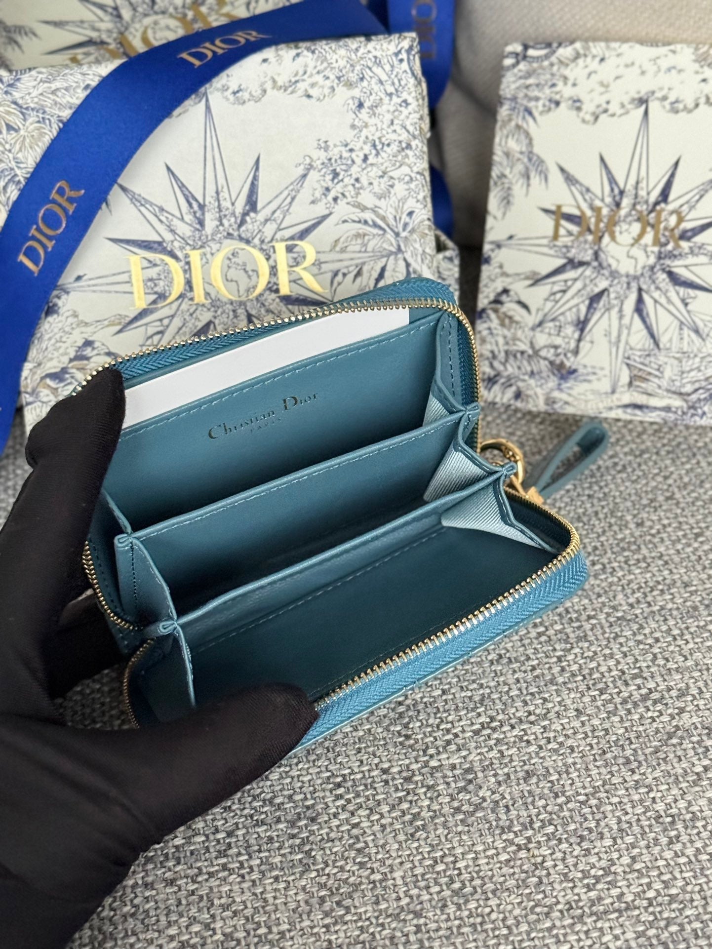 CD LOGO CARO 11CM COMPACT WALLET SHINY TEAL CALFSKIN