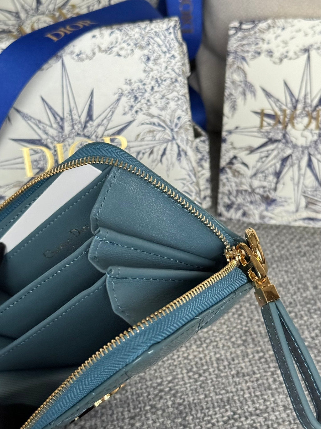 CD LOGO CARO 11CM COMPACT WALLET SHINY TEAL CALFSKIN