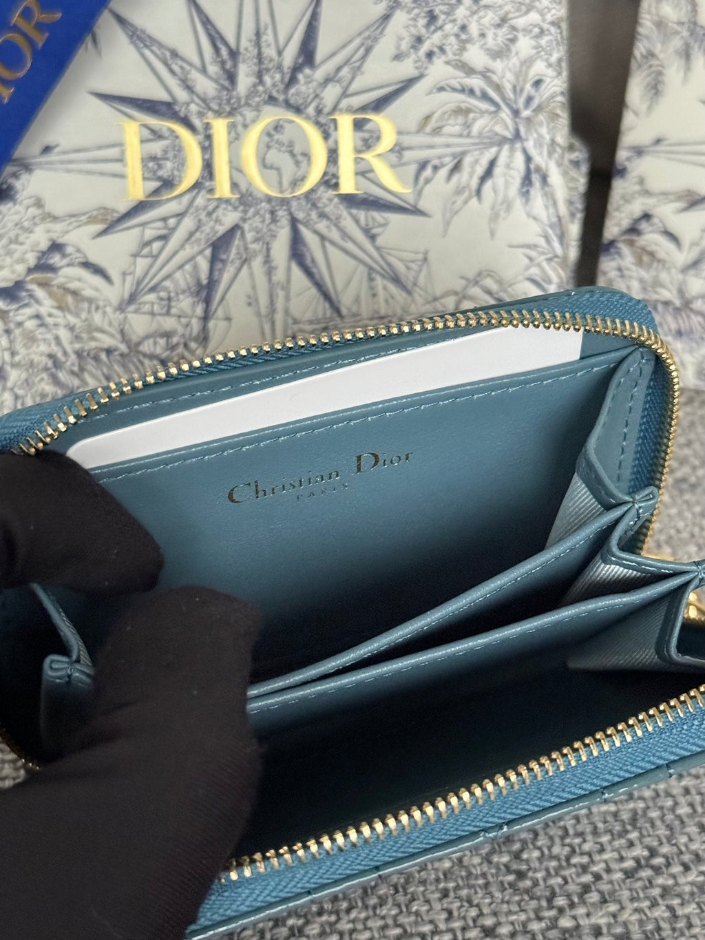 CD LOGO CARO 11CM COMPACT WALLET SHINY TEAL CALFSKIN