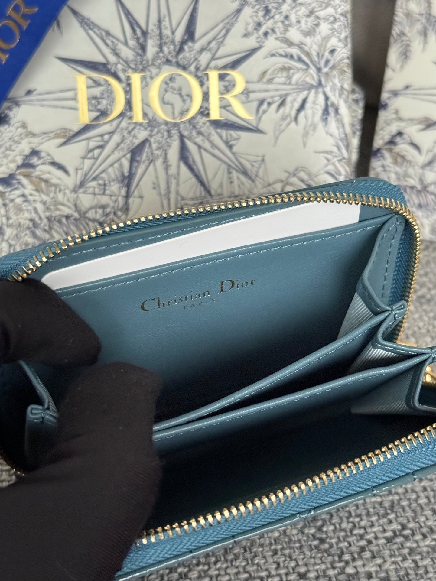CD LOGO CARO 11CM COMPACT WALLET SHINY TEAL CALFSKIN