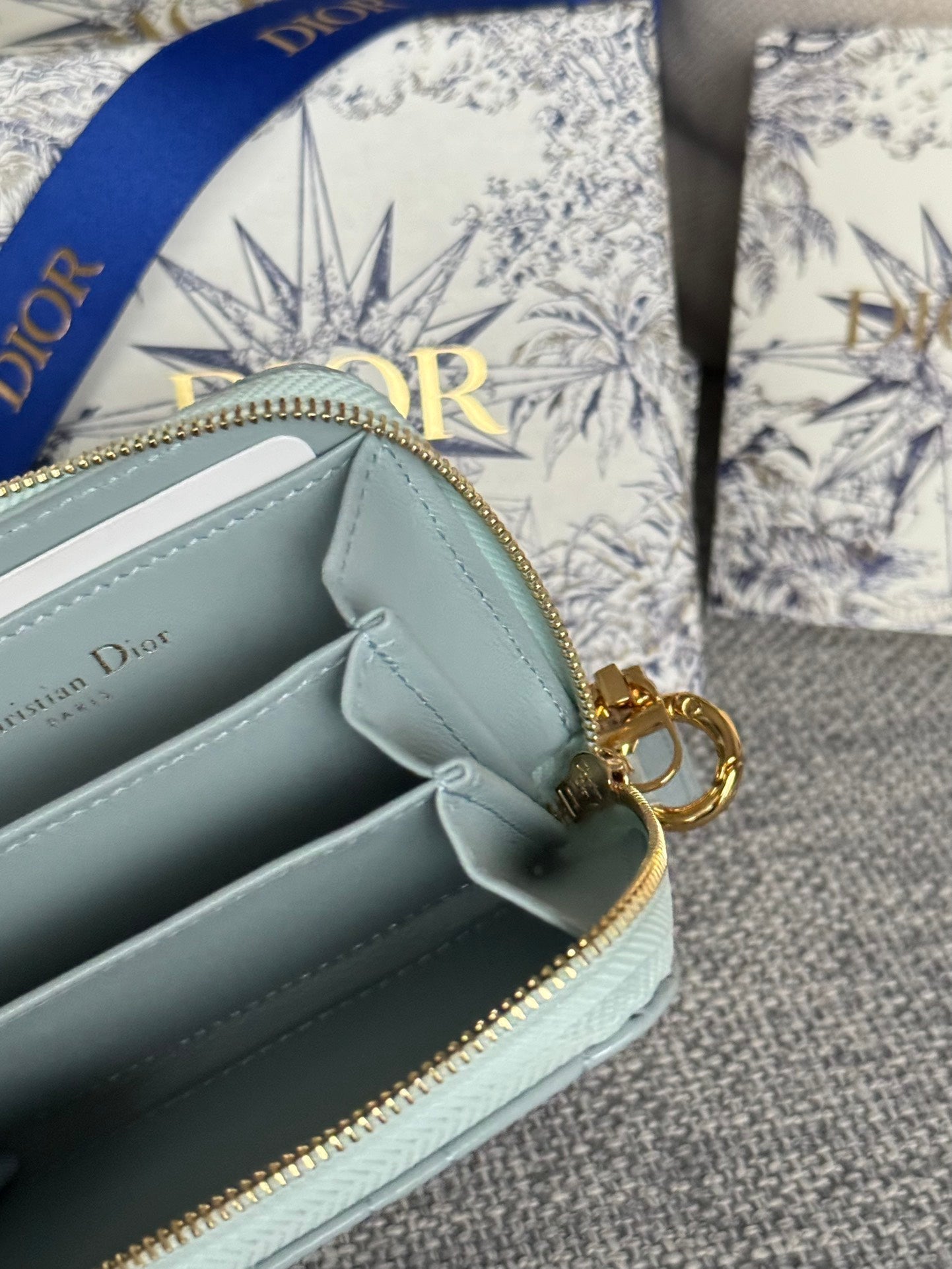 CD LOGO CARO 11CM COMPACT WALLET SHINY CLOUD BLUE CALFSKIN