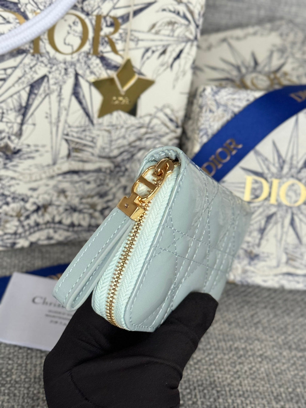 CD LOGO CARO 11CM COMPACT WALLET SHINY CLOUD BLUE CALFSKIN