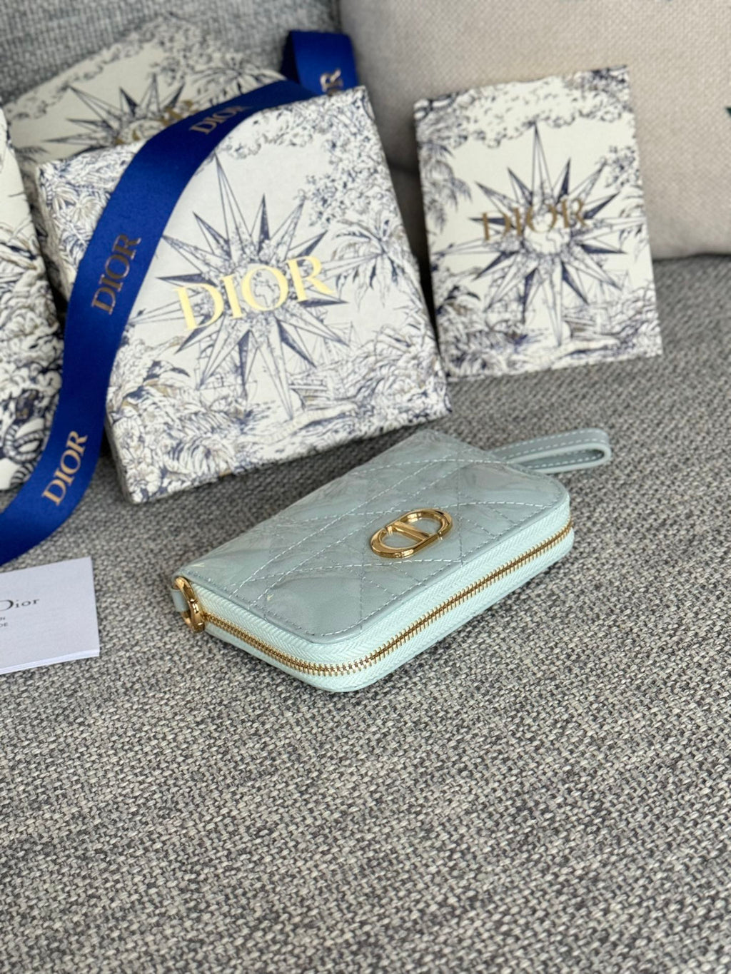 CD LOGO CARO 11CM COMPACT WALLET SHINY CLOUD BLUE CALFSKIN