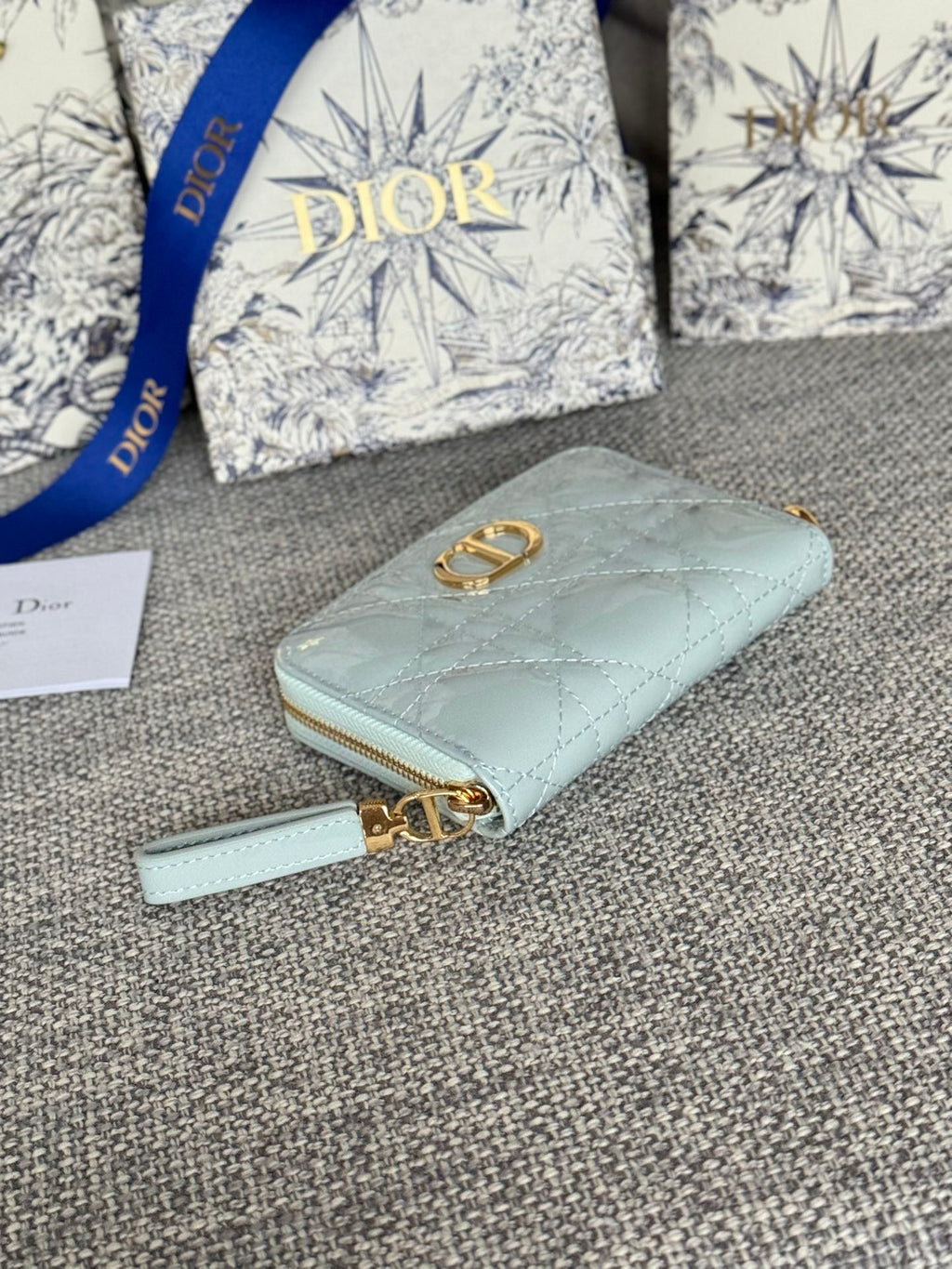 CD LOGO CARO 11CM COMPACT WALLET SHINY CLOUD BLUE CALFSKIN