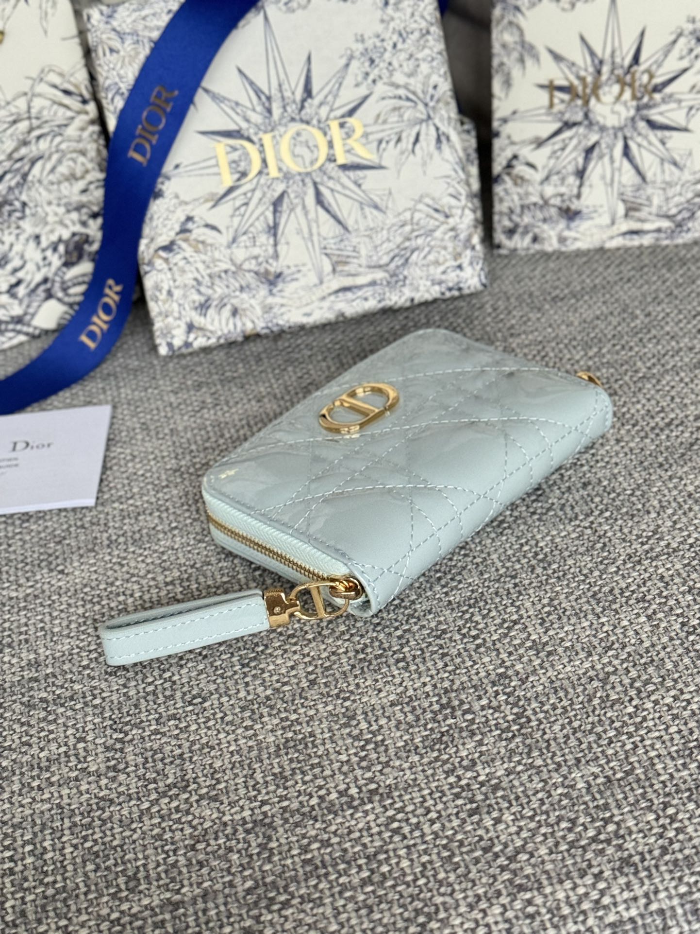 CD LOGO CARO 11CM COMPACT WALLET SHINY CLOUD BLUE CALFSKIN