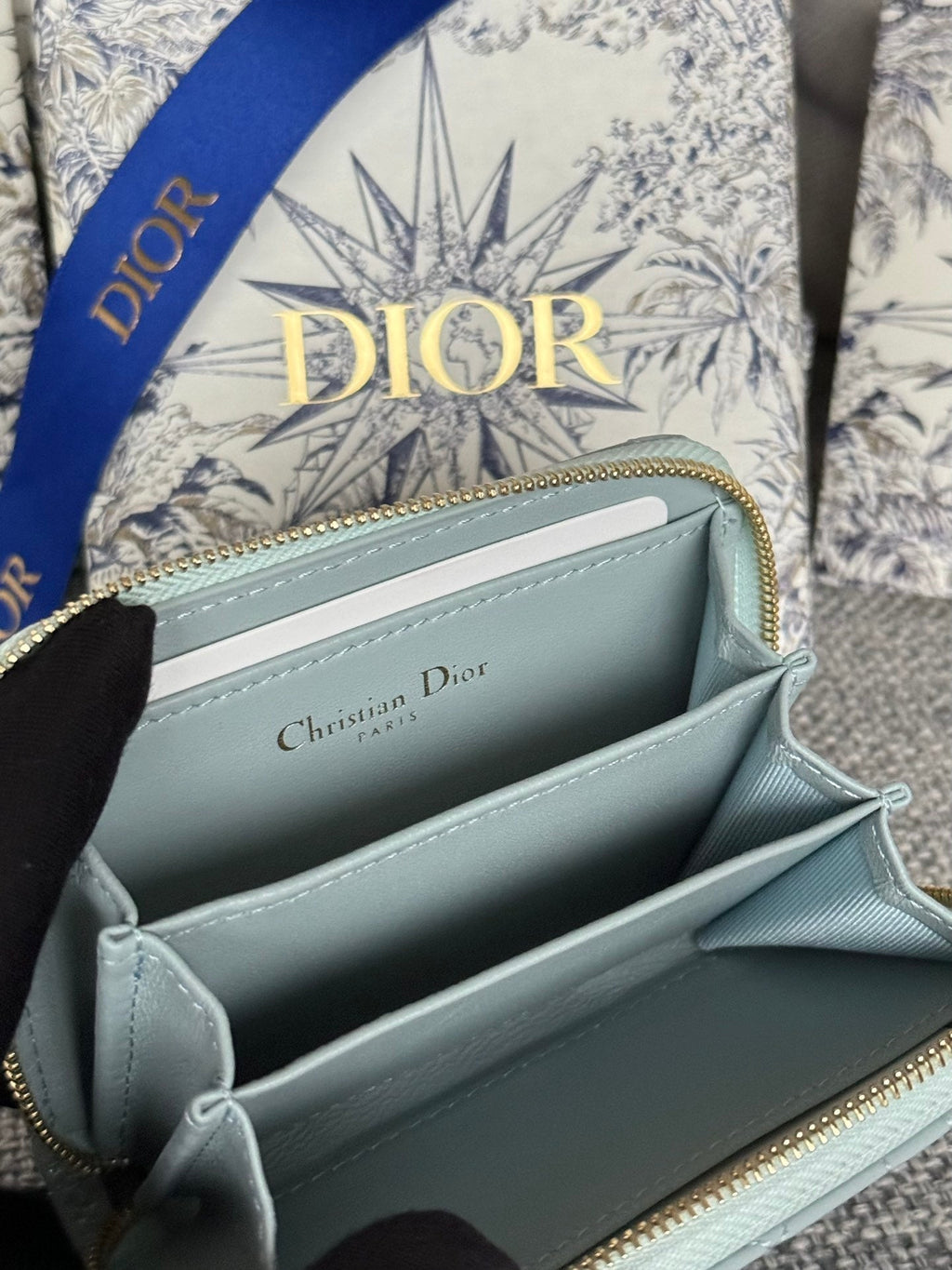 CD LOGO CARO 11CM COMPACT WALLET SHINY CLOUD BLUE CALFSKIN