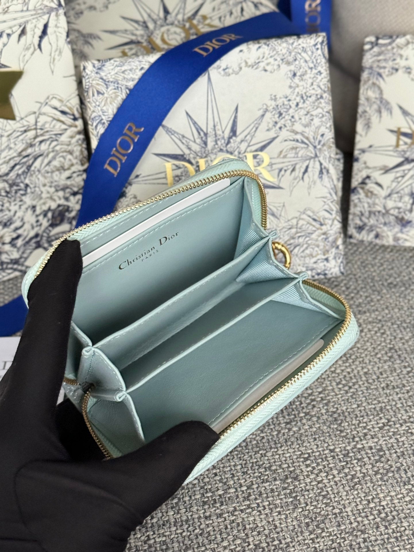 CD LOGO CARO 11CM COMPACT WALLET SHINY CLOUD BLUE CALFSKIN