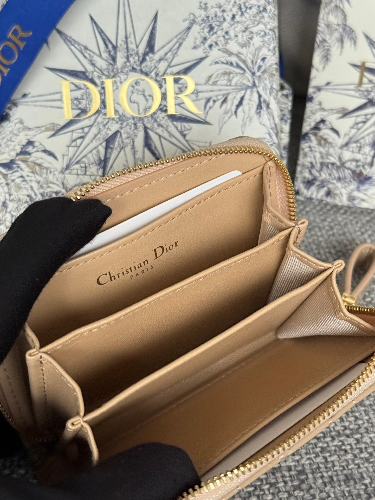 CD LOGO CARO 11CM COMPACT WALLET SHINY BEIGE CALFSKIN