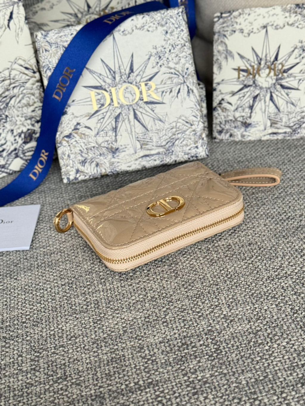CD LOGO CARO 11CM COMPACT WALLET SHINY BEIGE CALFSKIN