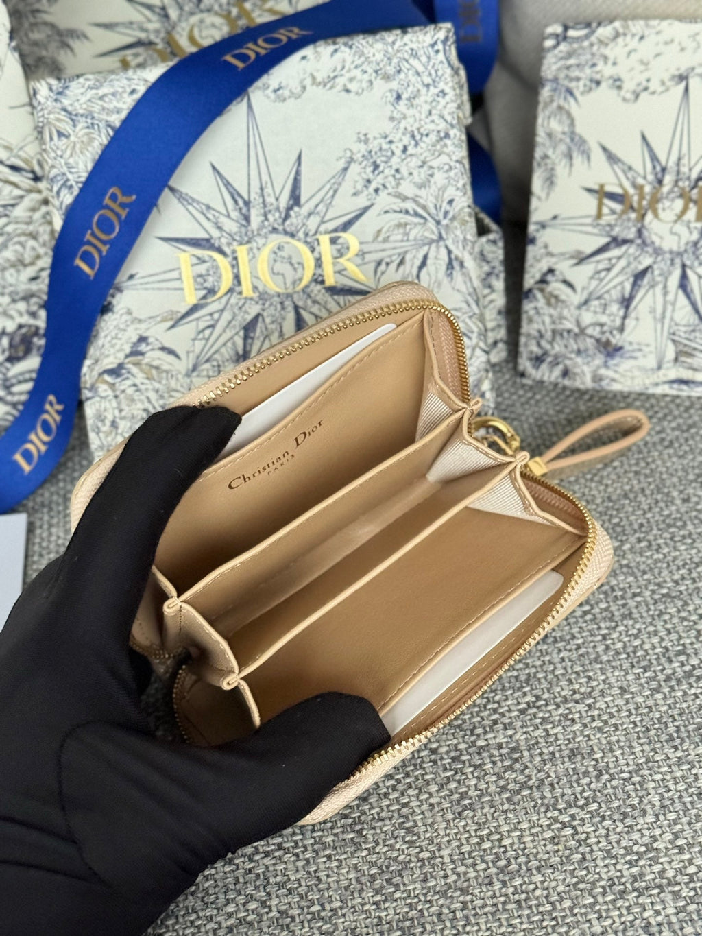 CD LOGO CARO 11CM COMPACT WALLET SHINY BEIGE CALFSKIN