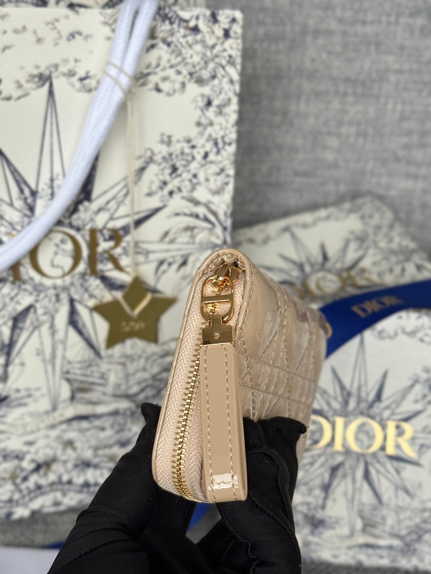 CD LOGO CARO 11CM COMPACT WALLET SHINY BEIGE CALFSKIN