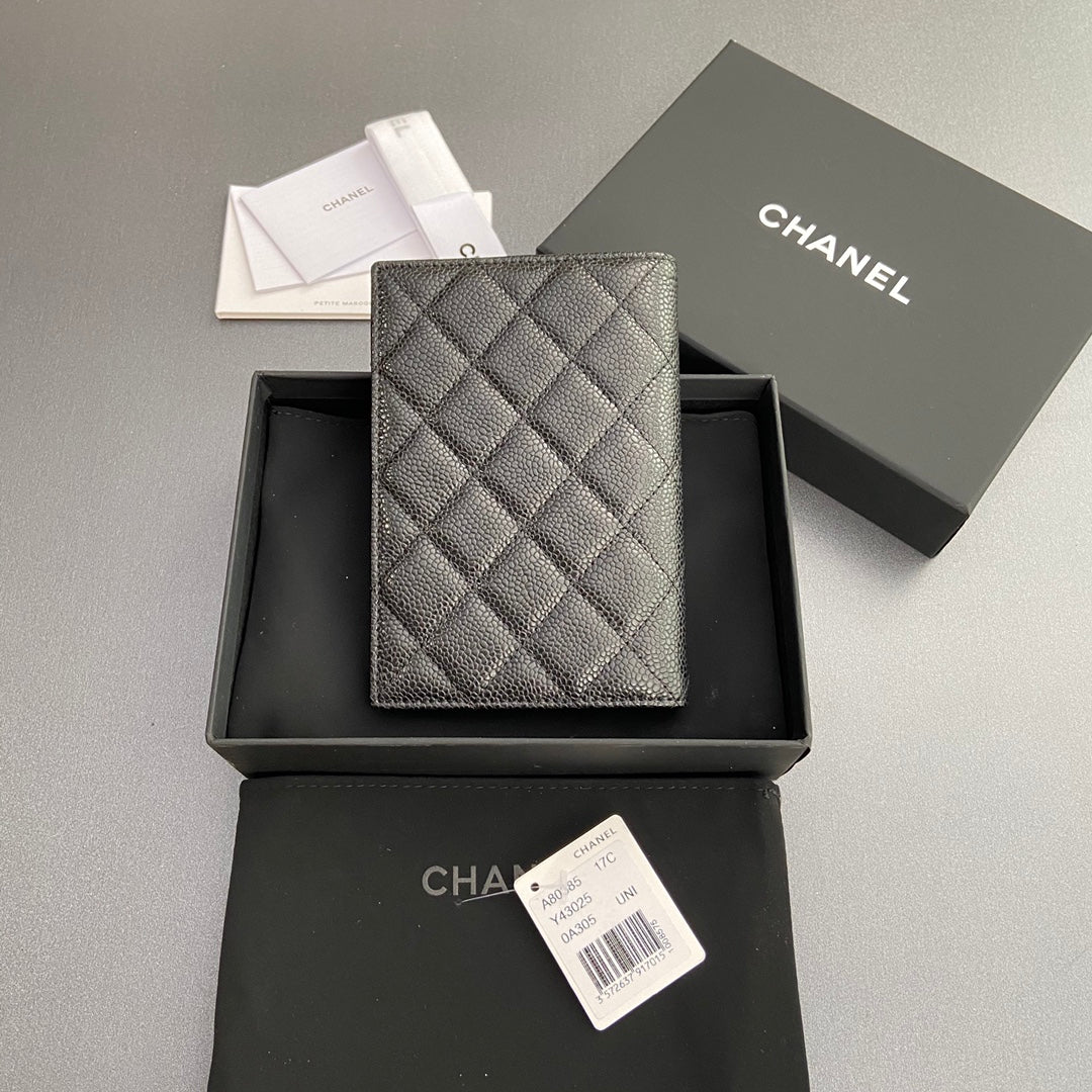 CC PASSPORT 10CM BLACK CAVAIR SILVER HARDWARE