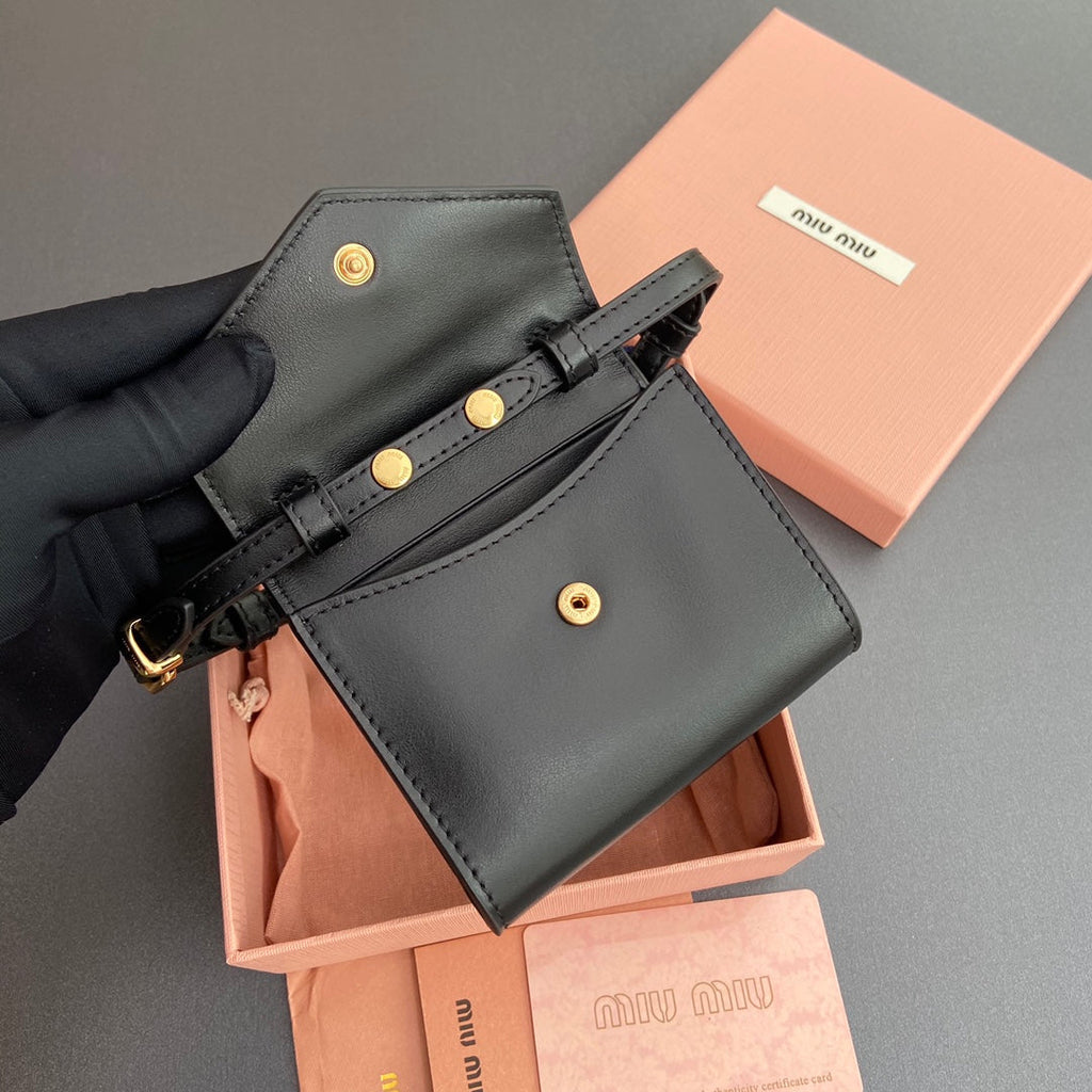 MIU LOGO WALLET ON A CHAIN 10.5 LETTERING BLACK CALFSKIN 240406