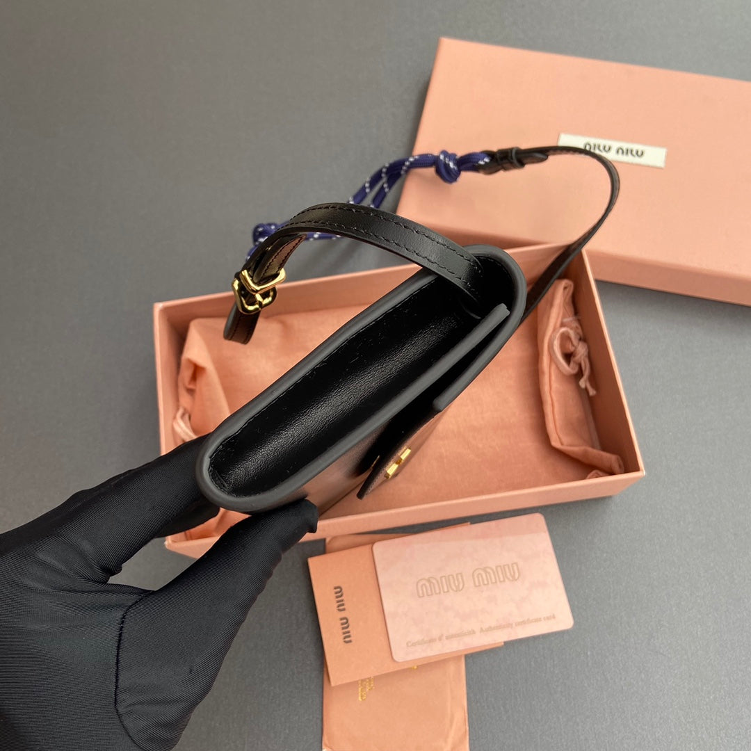 MIU LOGO WALLET ON A CHAIN 19 LETTERING BLACK CALFSKIN 240411