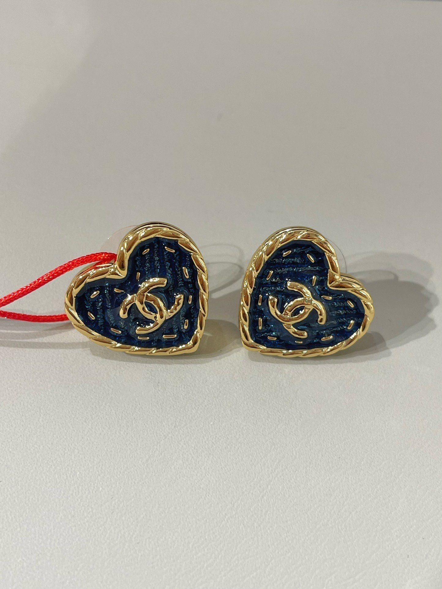 CC 24P HEART BLUE DENIM STUD EARRINGS