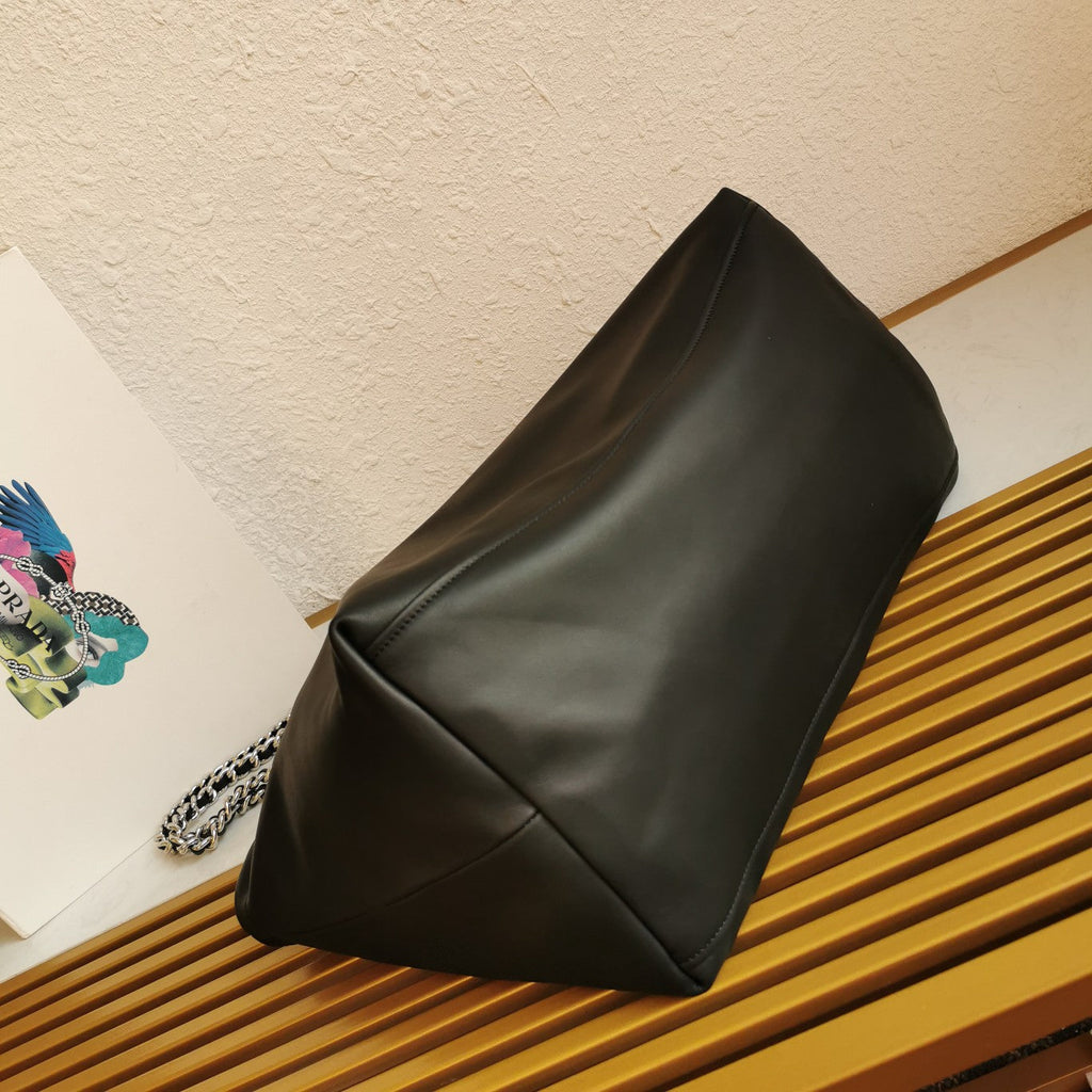 CHAIN TOTE 39 SOFT BLACK CALFSKIN SILVER HARDWARE