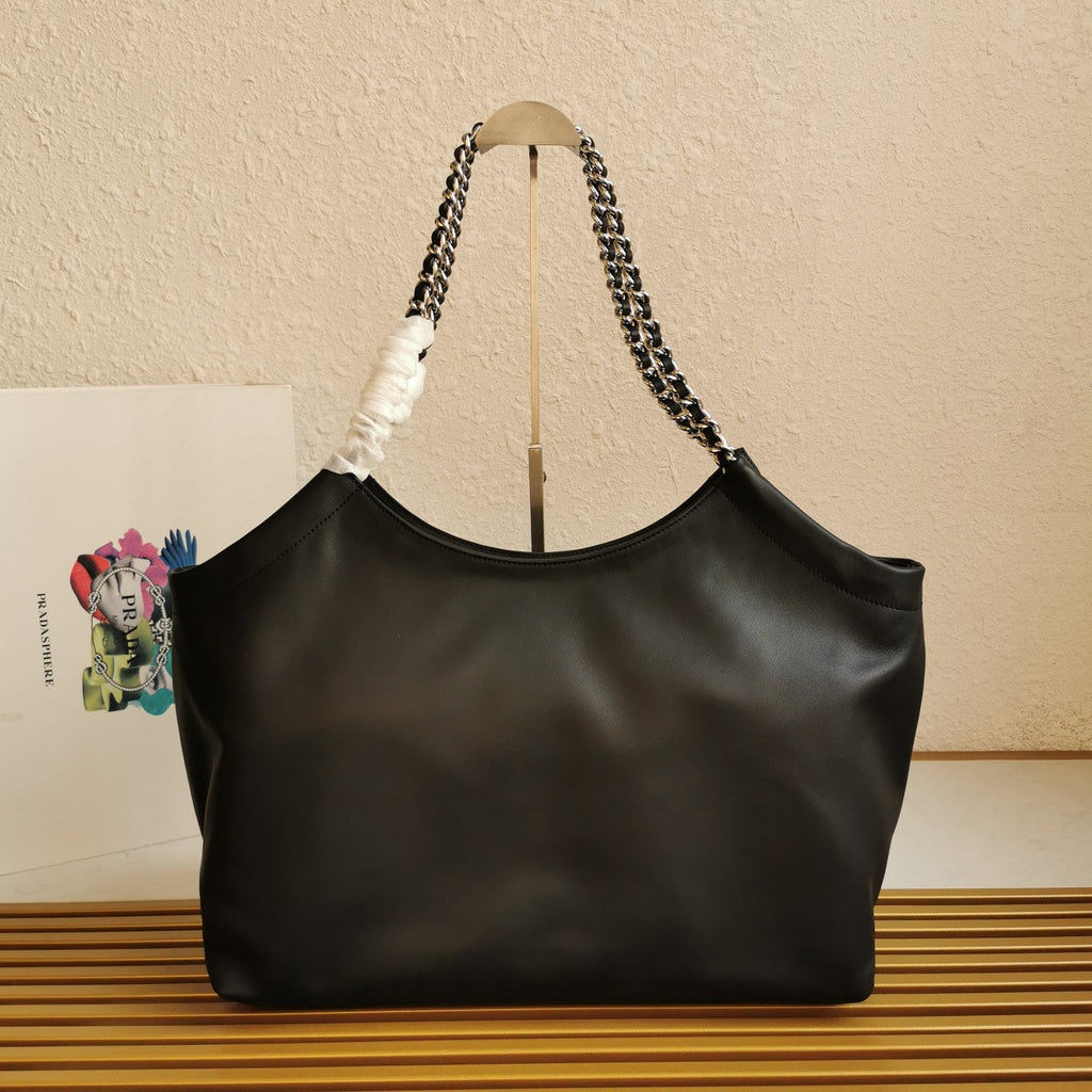 CHAIN TOTE 39 SOFT BLACK CALFSKIN SILVER HARDWARE