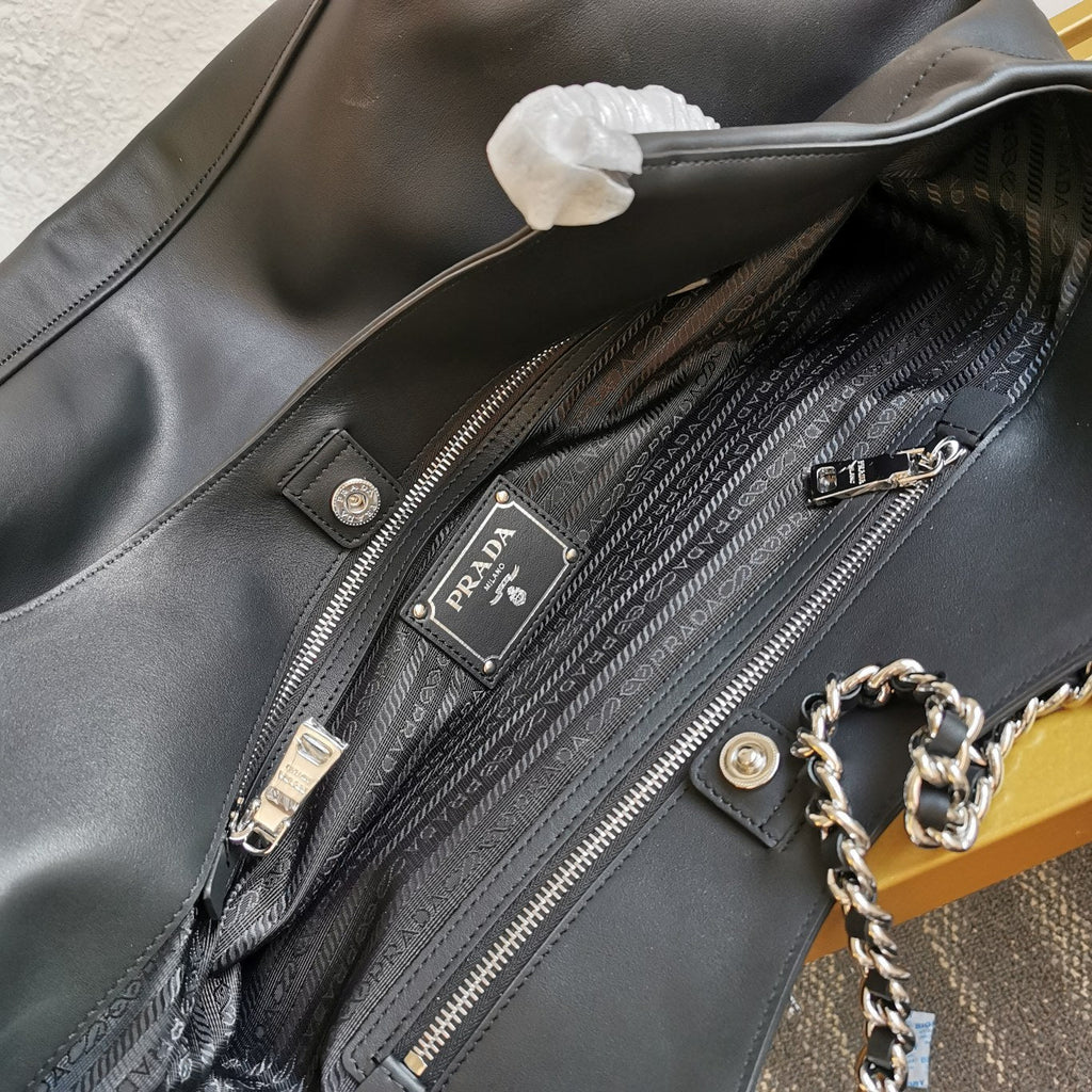 CHAIN TOTE 39 SOFT BLACK CALFSKIN SILVER HARDWARE