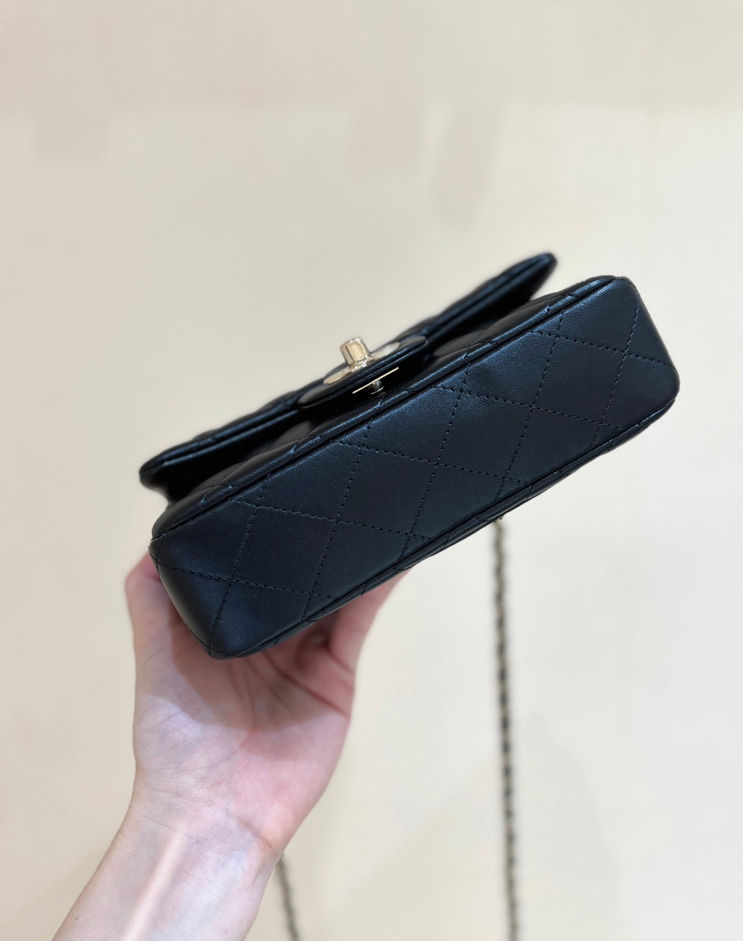 CC 24K MINI FLAP BAG 18CM BLACK LAMBSKIN GOLD HARDWARE