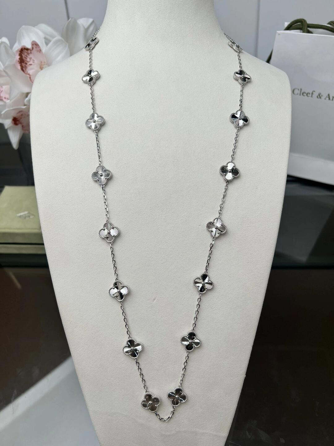 CLOVER 20 MOTIFS  LASER SILVER